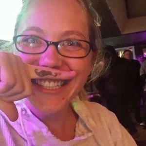 Meet your Posher, Lauren